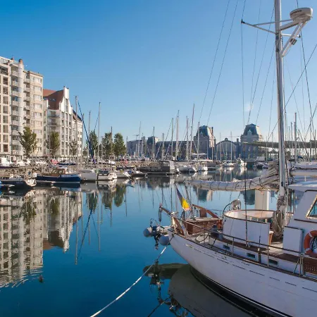 Zeestation With Parking By Interhome דירה